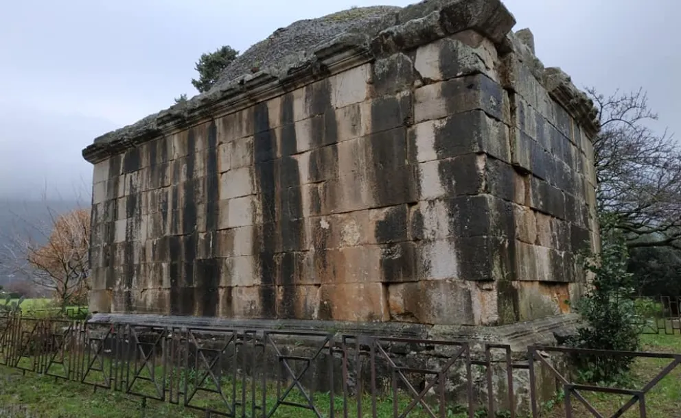 Mausoleo dell'Imperatore Galba